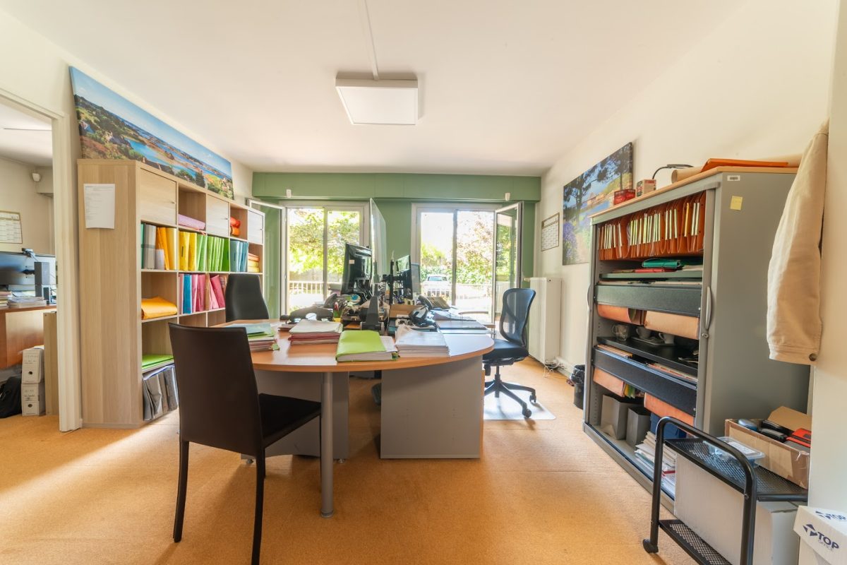 Nantes - Américains : Bureaux avec terrasse, stationnement et caves