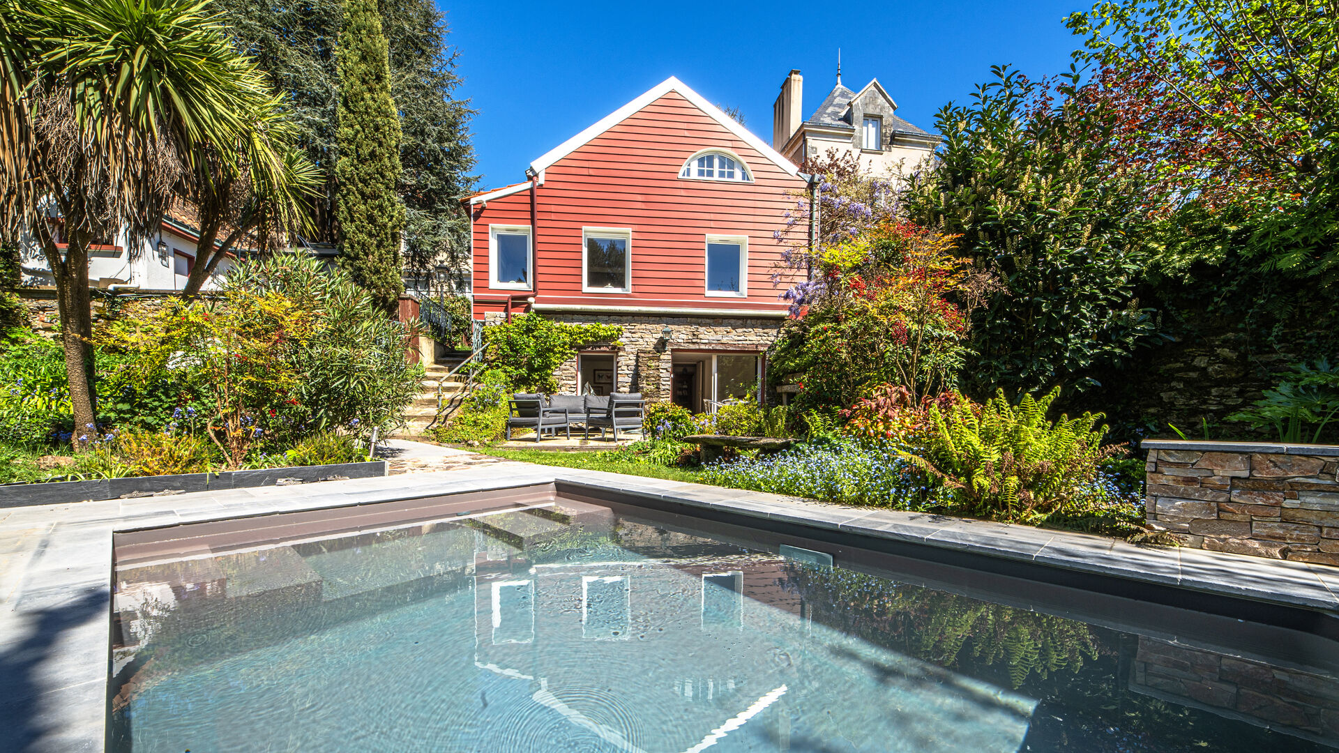 Vivons heureux, vivons cachés ! 