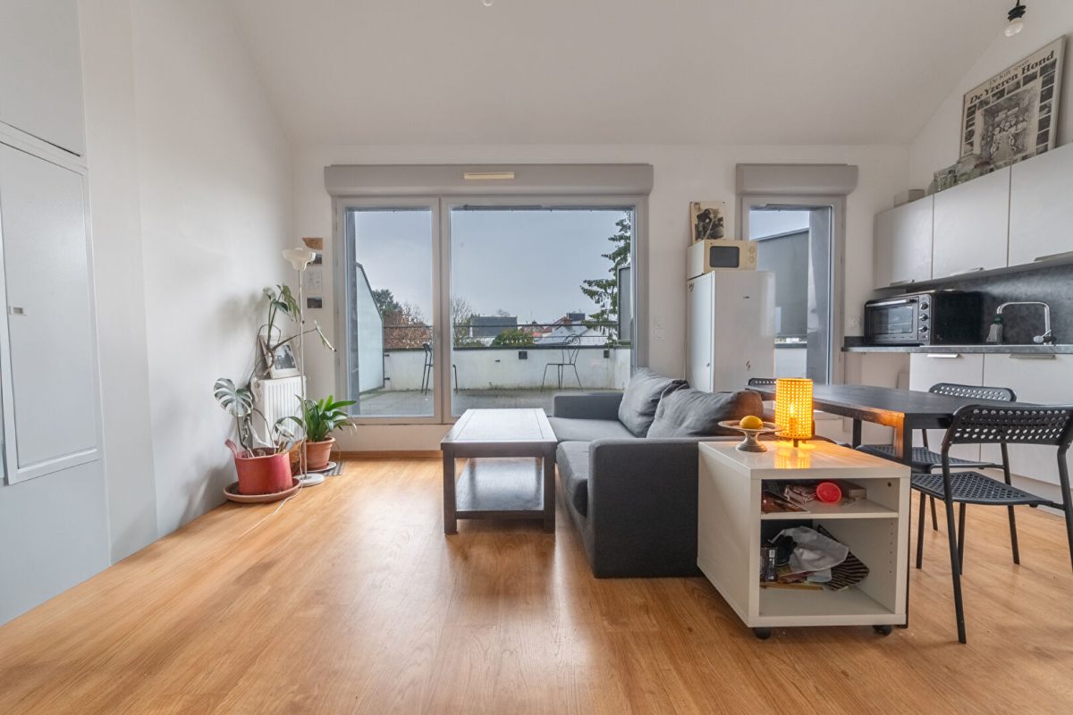 Nantes - Zola Procé: Appartement T3 dernier étage terrasse et stationnement
