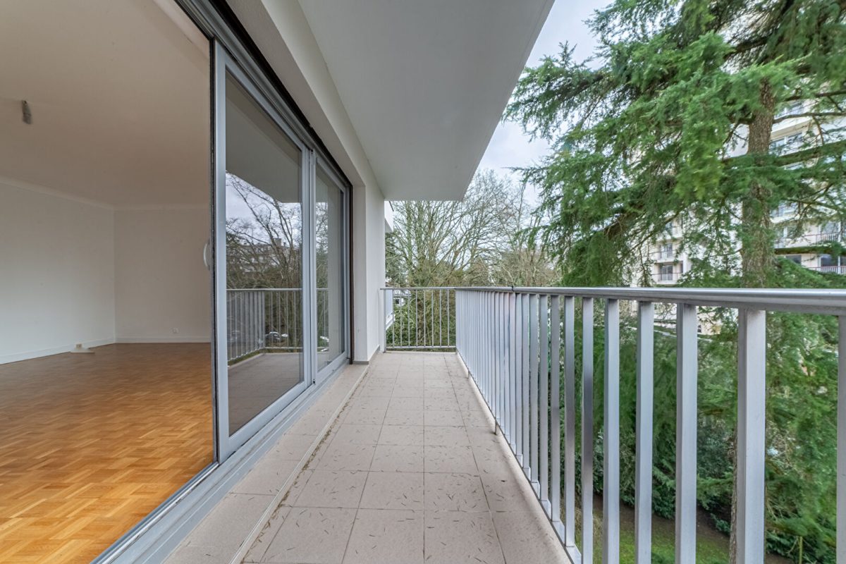 Nantes Procé: Appartement au dernier étage avec ascenseur et parking