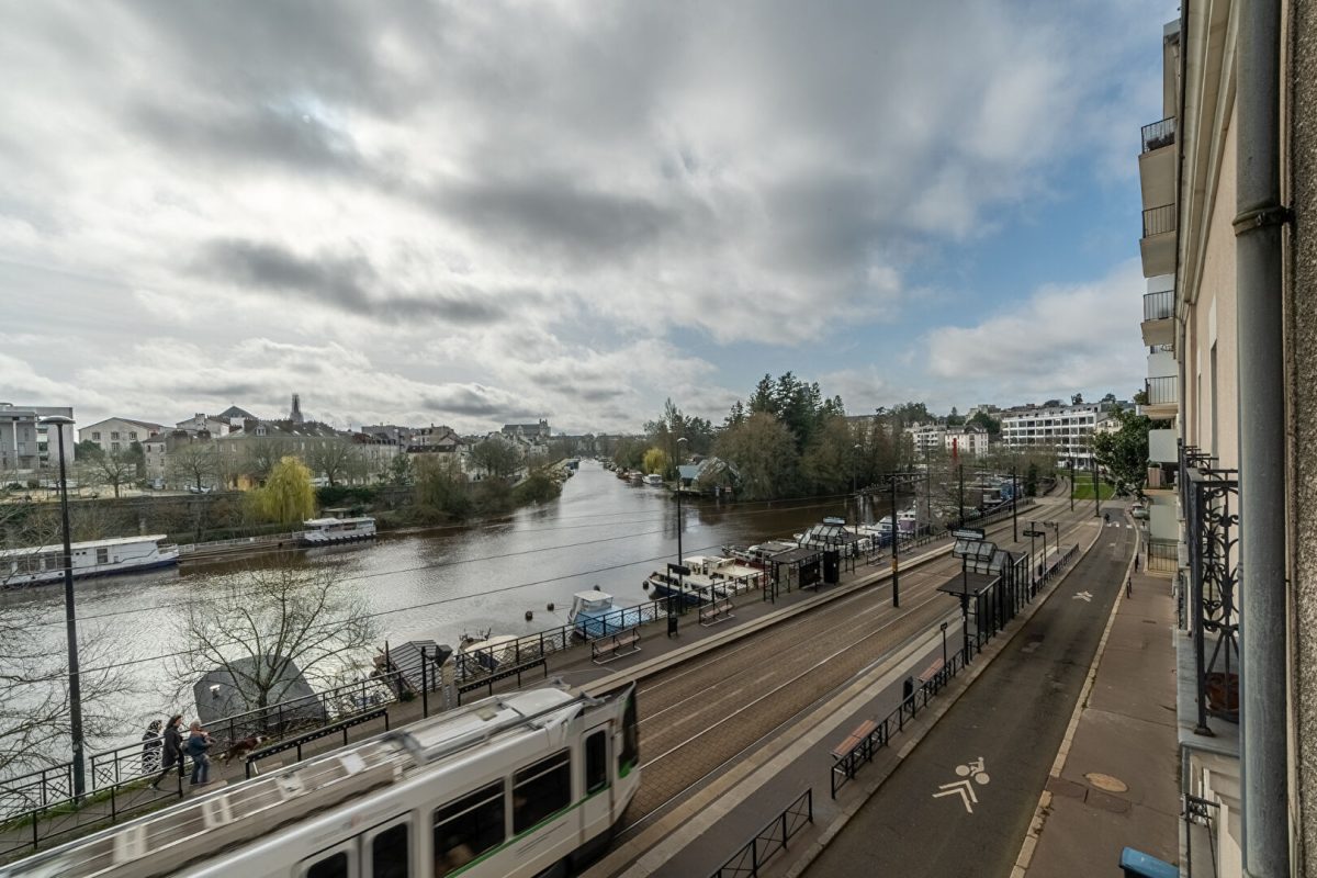 Nantes - Quai de Versailles : Immeuble à l'adresse exceptionnelle