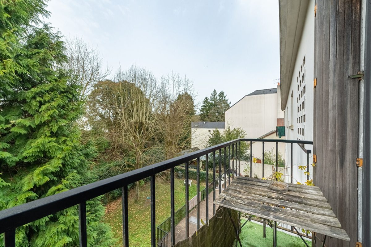 Nantes - PETIT PORT : Appartement T3  au dernier étage avec stationnement, balcon, cave et parking !