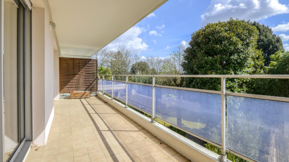 Nantes Centre Talensac, superbe Type 6 avec balcon terrasse, garage double et cave