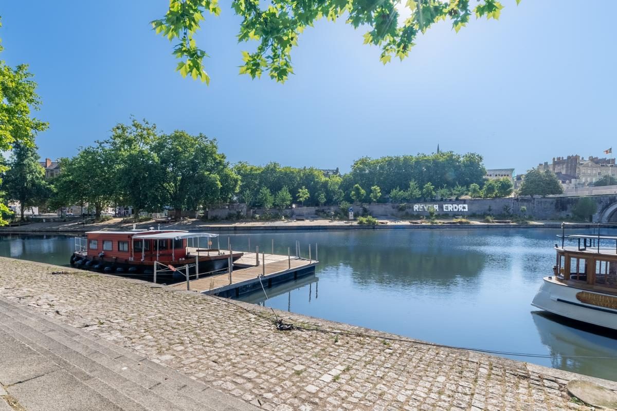 Nantes Centre Quai de Versailles - T2 meublé