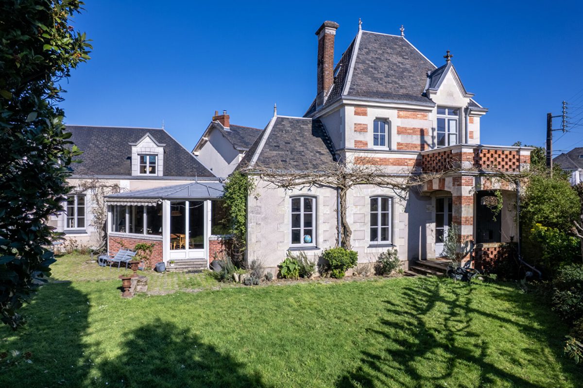 Nantes - Perverie : Hôtel particulier - jardin - garage