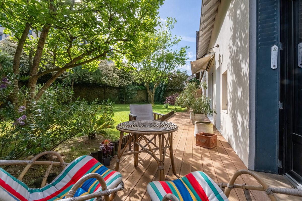 Nantes Procé-Canclaux  : maison rénovée de caractère 5 chambres et bureau, grand garage