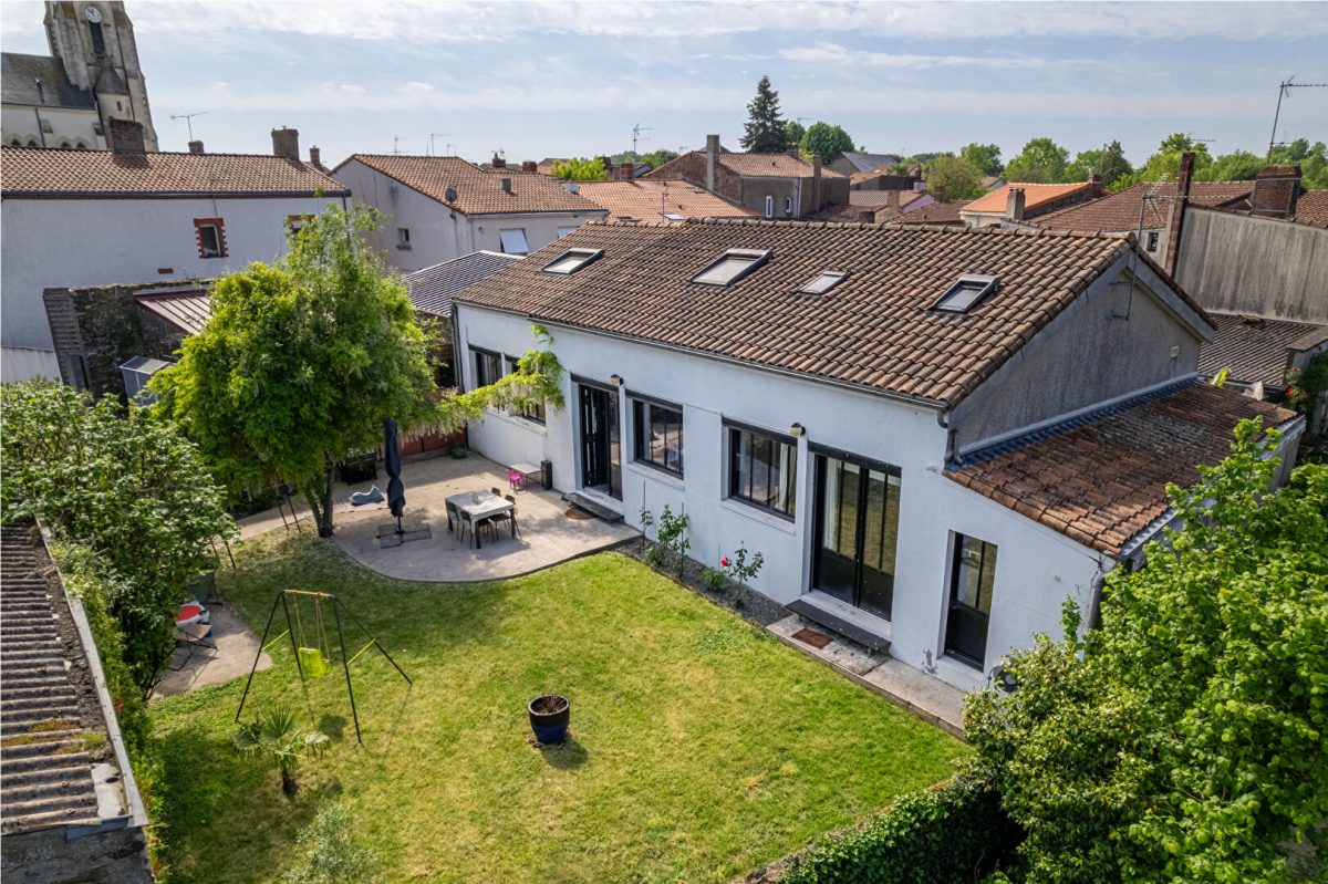 La Rémaudière - Bourg : superbe maison familiale - jardin - garage