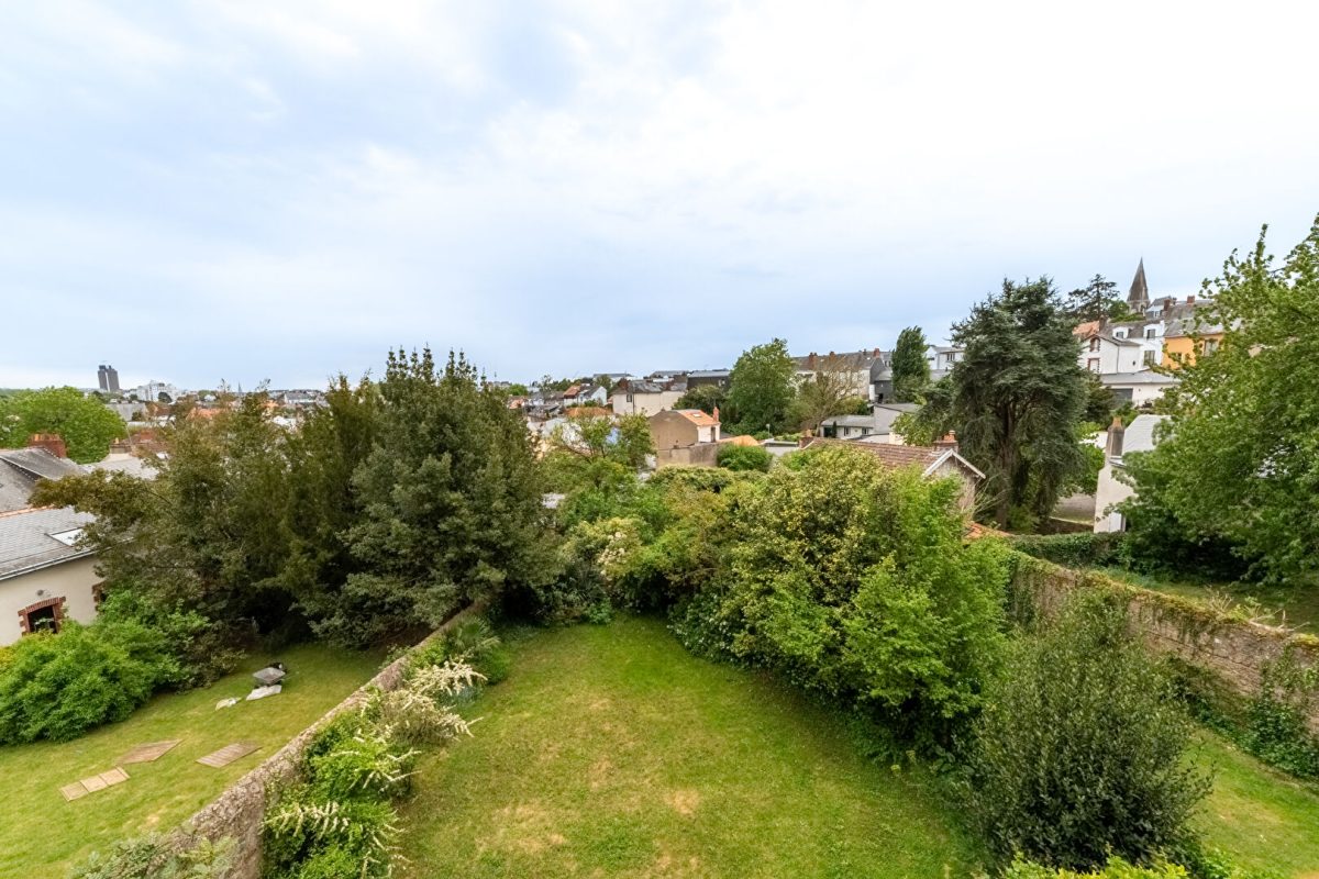 Nantes - Canclaux : Maison familiale sur beau jardin