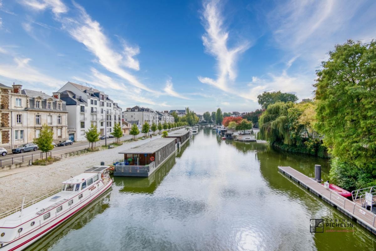Nantes centre, T1 meublé avec vue sur Erdre, balcon, ascenseur et possibilité garage