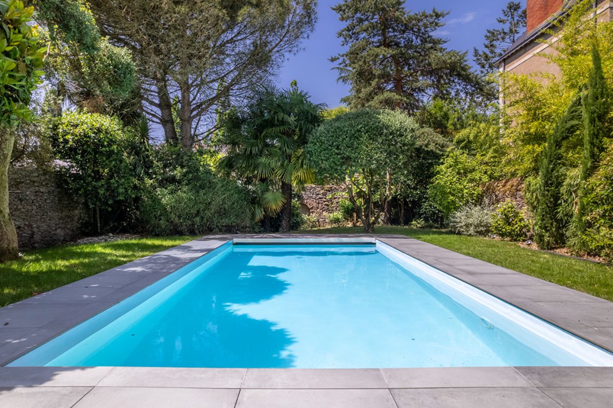 Nantes - Rond-point de Rennes : Somptueuse maison familiale avec piscine