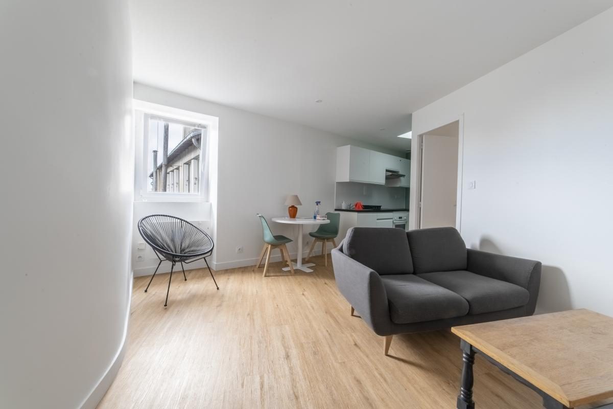 Nantes centre Kleber -  Beau T2 meublé dernier étage
